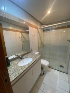 a bathroom with a sink and a toilet at Flat 309 Life beira lago in Brasilia