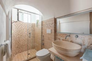 A bathroom at Trullo Milù with Pool