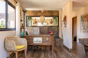 Снимка в галерията на Shiva Boutique Hotel - Praia do Rosa в Прайя-ду-Роза