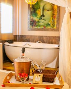 Снимка в галерията на Shiva Boutique Hotel - Praia do Rosa в Прайя-ду-Роза
