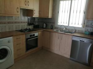 Kuchyň nebo kuchyňský kout v ubytování Villa Los Castos Immaculate 2-Bed Villa Arboleas