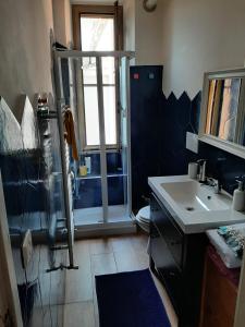 a bathroom with a shower and a sink at Casa DALU a Roma nel cuore di Ostia Antica in Ostia Antica