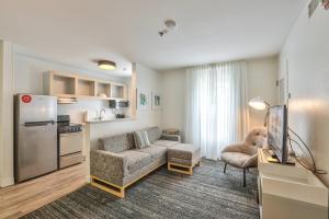O zonă de relaxare la TownePlace Suites Tallahassee North/Capital Circle