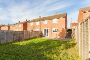 a brick house with a fence in the yard at Arete Serviced Accommodation - 3 Bedrooms, 4 Beds, with Parking in Merstham