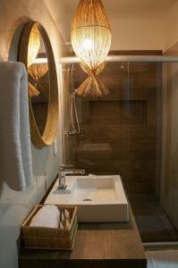 a bathroom with a sink and a shower and a mirror at Casa Makaira in Fernando de Noronha