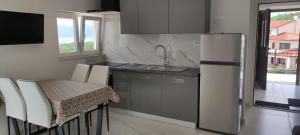 Kuhinja oz. manjša kuhinja v nastanitvi Apartments INBOX