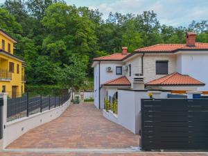 Budova, v ktorej sa vila nachádza
