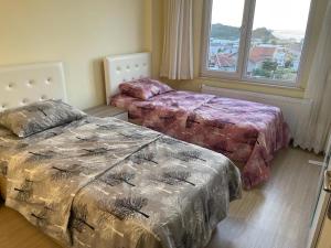 A bed or beds in a room at Yalova Apartments