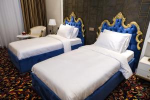 Postel nebo postele na pokoji v ubytování Move npic Zenat al Hayat Hotel