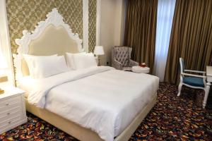 Postel nebo postele na pokoji v ubytování Move npic Zenat al Hayat Hotel