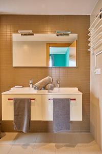 a bathroom with a sink and a mirror at Altea Piscina Playa in Altea