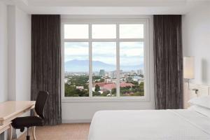 Postelja oz. postelje v sobi nastanitve Four Points by Sheraton Bandung