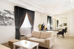 Predel za sedenje v nastanitvi Four Points by Sheraton Bandung