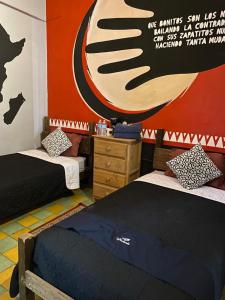 Postel nebo postele na pokoji v ubytování Chuchumbé Hotel & Hostal