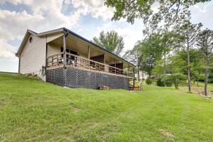 Zahrada ubytování Eureka Springs Cabin Rental about 5 Mi to Beaver Lake!