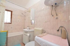 Koupelna v ubytování House MARLU + 31 fotografií