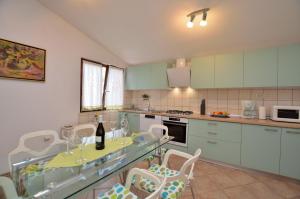 Kuchyň nebo kuchyňský kout v ubytování House MARLU