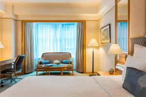 Легло или легла в стая в Renaissance Riverside Hotel Saigon
