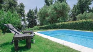 Bazén v ubytování Stone Made Private Pool Villas Kriopigi nebo v jeho okolí