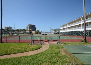 Tennis ja/või seinatennis majutusasutuses Sandpiper Cove 1091 või selle läheduses