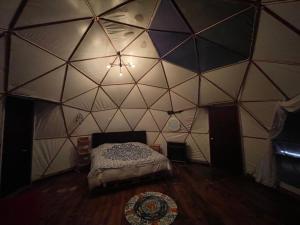 Postel nebo postele na pokoji v ubytování MANDALA CAMP