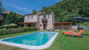 Bazén v ubytování Stone Made Private Pool Villas Kriopigi nebo v jeho okolí