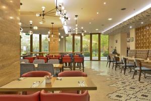 Restoran või mõni muu söögikoht majutusasutuses Radisson BLU Hotel Yerevan