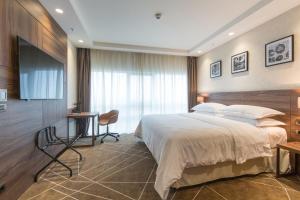 Giường trong phòng chung tại Sheraton Novi Sad