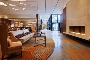 Posezení v ubytování Sheraton Berlin Grand Hotel Esplanade