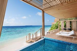 Bazén v ubytování The St. Regis Maldives Vommuli Resort nebo v jeho okolí