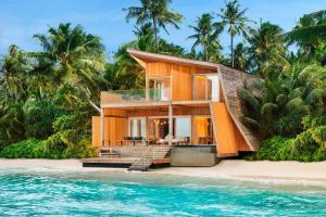 Bazén v ubytování The St. Regis Maldives Vommuli Resort nebo v jeho okolí