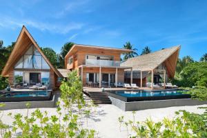 Bazén v ubytování The St. Regis Maldives Vommuli Resort nebo v jeho okolí