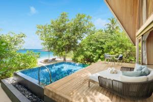 Bazén v ubytování The St. Regis Maldives Vommuli Resort nebo v jeho okolí