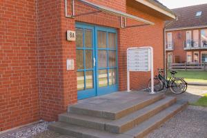 a building with a blue door and a bicycle parked outside at Abendsonne in Dahme