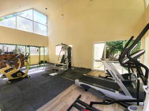 The fitness centre and/or fitness facilities at Residence 8 min from the beach