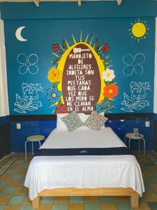 Postel nebo postele na pokoji v ubytování Chuchumbé Hotel & Hostal