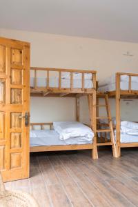 The Kamru Riverside Camps and Resorts客房内的一张或多张床位