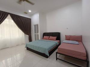 Krevet ili kreveti u jedinici u okviru objekta D96 Homestay Tangkak 钻石民宿