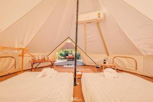 Postel nebo postele na pokoji v ubytování Chavallee Campground
