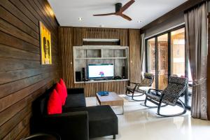 TV a/nebo společenská místnost v ubytování Pavilion Pool Residence Samui - SHA Extra Plus