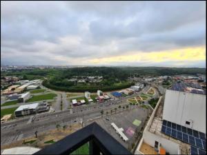 an aerial view of a city with a street at Conjunto Estudio e Duplex Selenita in Barueri