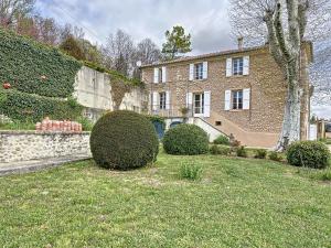 a large brick house with bushes in the yard at Domaine Saint Bonnet in Puimoisson