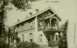 a black and white photo of a house with a courtyard at B&B Villa Acacia in Kapellen