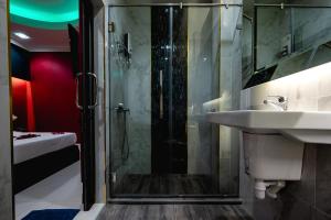 a bathroom with a shower and a sink at Crystal Hotel โรงแรมคริสตัล in Ban Nong Wa