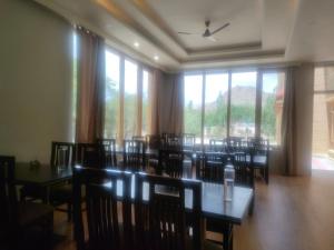 ห้องอาหารหรือที่รับประทานอาหารของ Hotel Alpine Ladakh