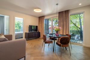 TV a/nebo společenská místnost v ubytování Apartamentai Kopa