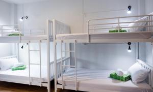Postel nebo postele na pokoji v ubytování Krabi Pitta House