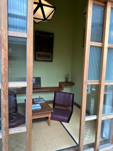Predel za sedenje v nastanitvi 和寂百年天井老房子包棟民宿wabisabi Japanese Entire Home