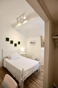 a bedroom with a white bed and a white ceiling at B&B Casa Alinella, Happy and Sustainable Hospitality in Taranto
