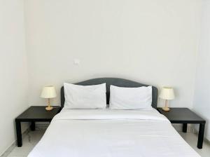 Postel nebo postele na pokoji v ubytování Cozy Spacious Studio With Balcony Dubai